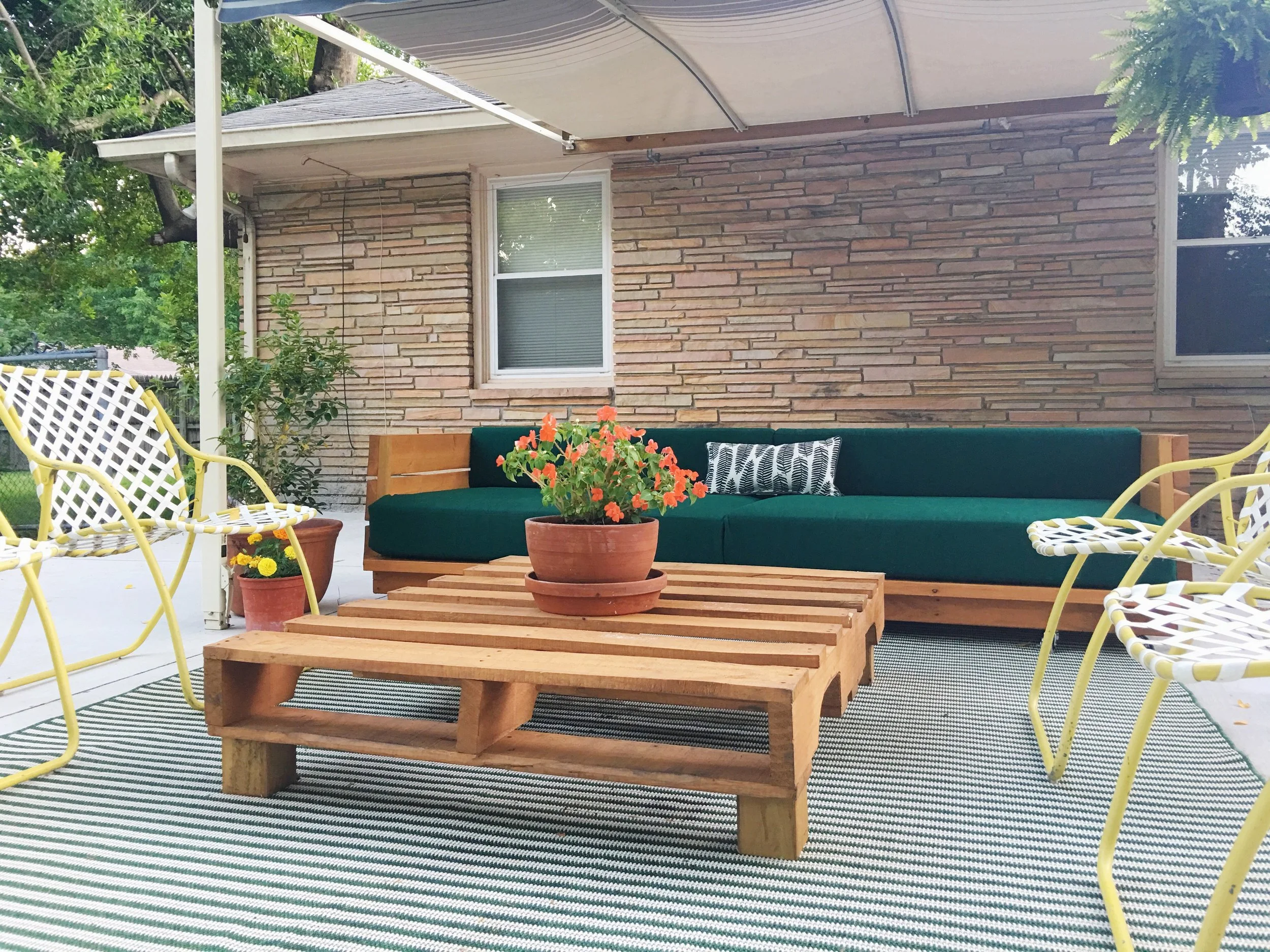 Mid Century Modern Ranch Home Creating a Modern Eclectic Patio Retro Den Vintage Furniture and Homewares